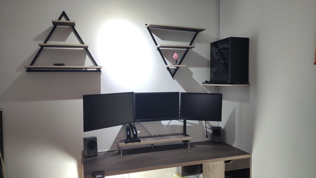 Escritorio Gaming Triple Monitor